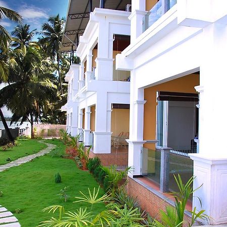 Blue Waters Hotel Kundapura Buitenkant foto